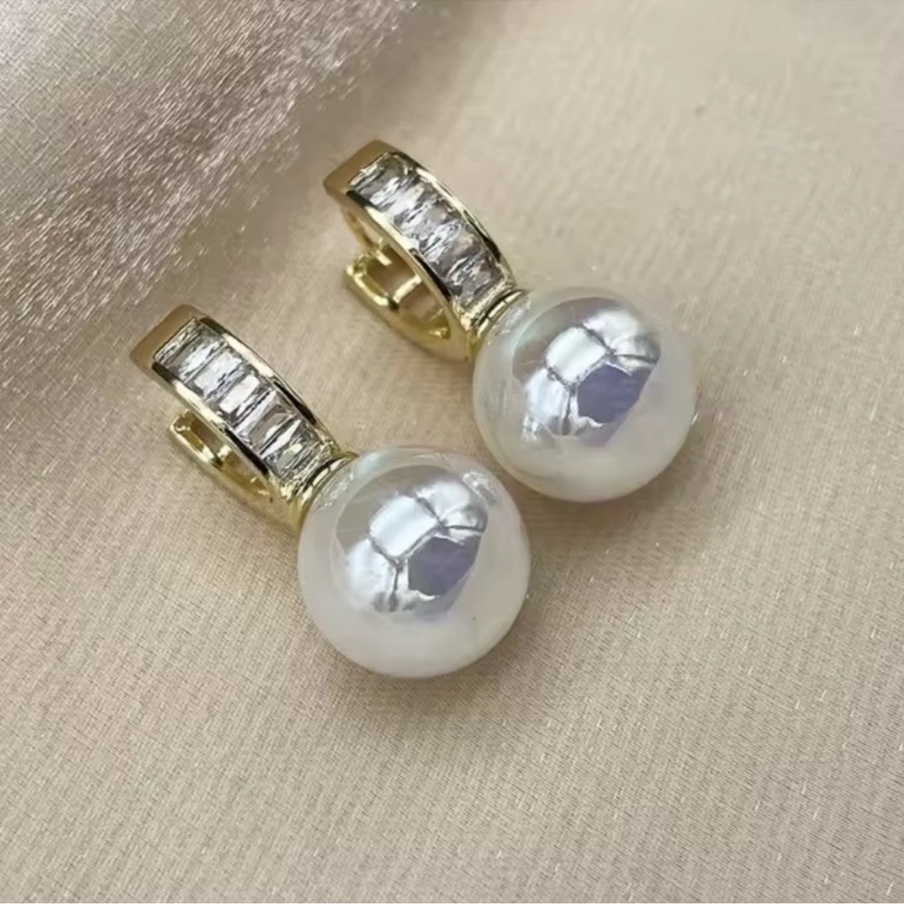 White Pearl Elegant Earrings